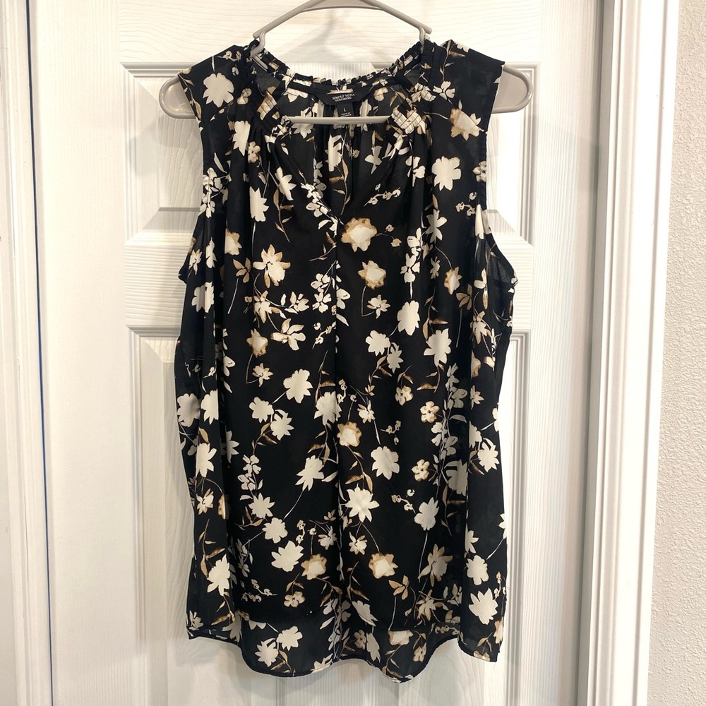 Simply Vera Vera Wang Black and White Floral Blouse